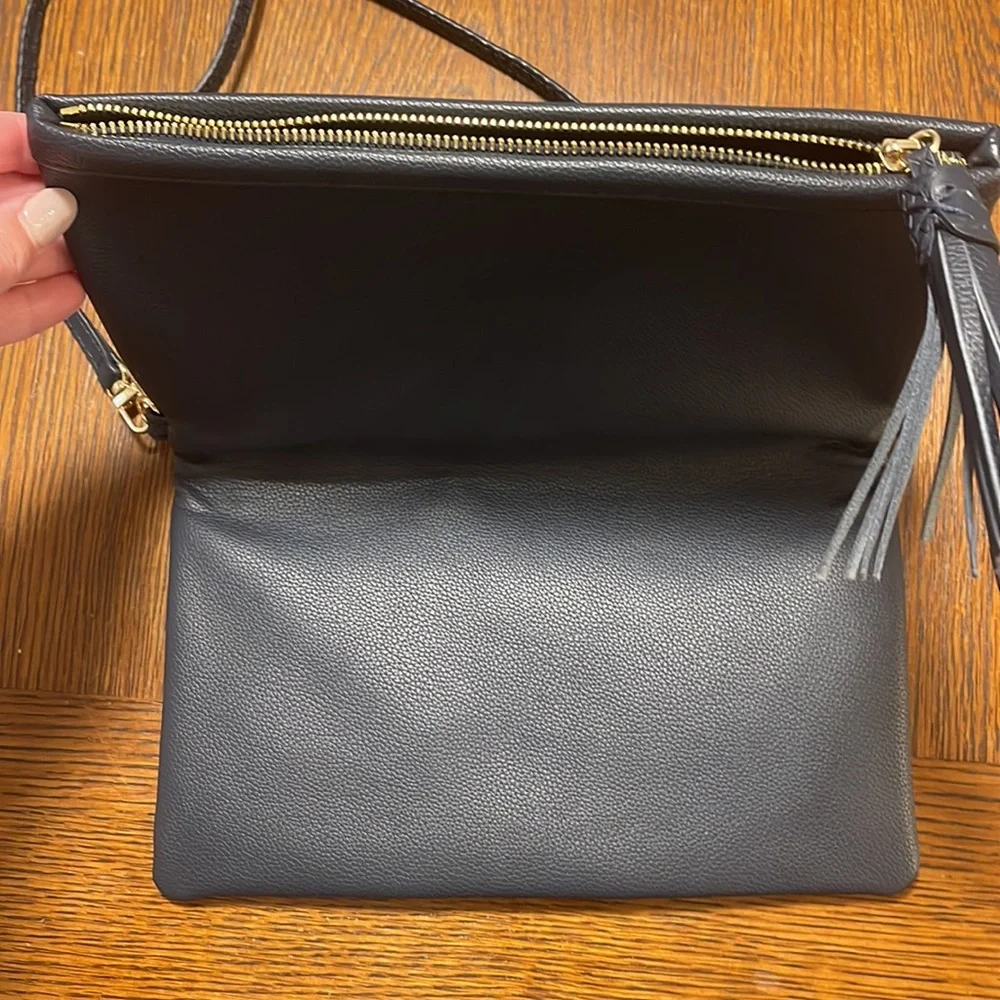Crossbody - Picture 4 of 8